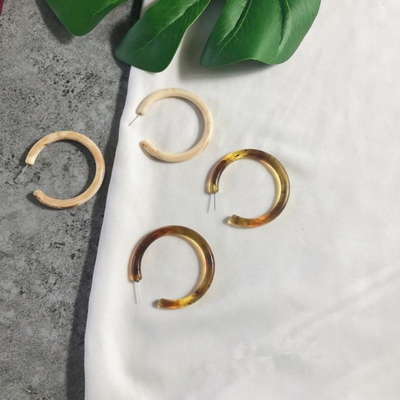 Leopard Acrylic Tortoise Shell Round Hoop Earrings - Picture 2 of 2